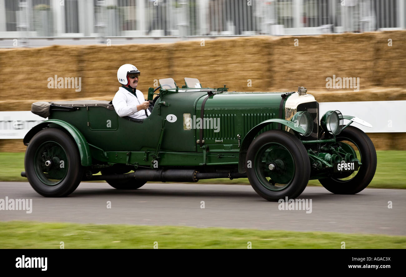 Old green bentley hi-res stock photography and images - Page