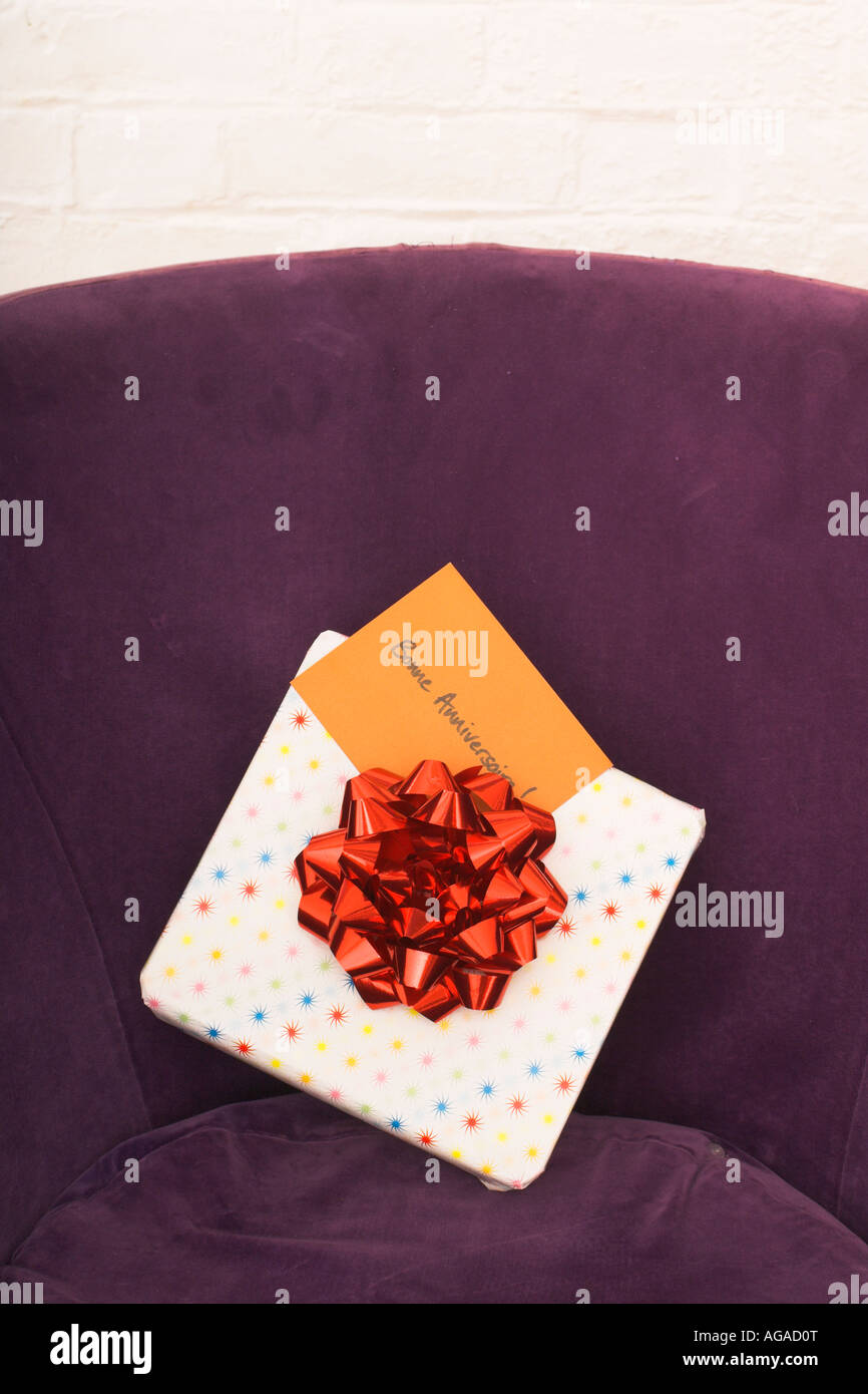 Still Life Of Of Present With French Note Bonne Anniversaire On Arm Stock Photo Alamy Still Life Of Of Present With French Note Bonne Anniversaire On Arm Stock Photo Alamy