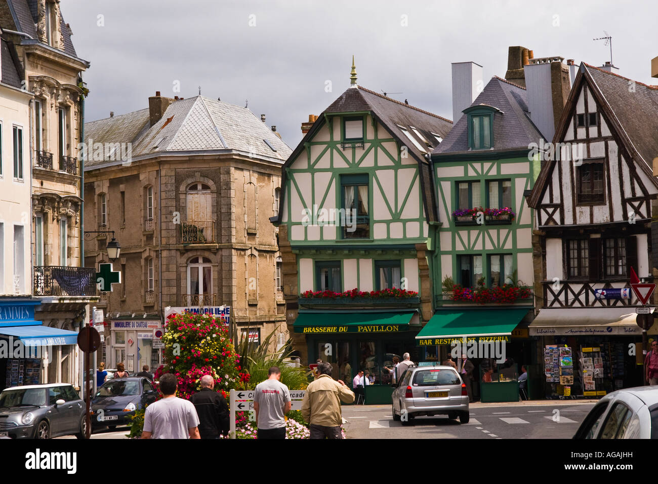 Shops and restaurants in the Place de la République, Auray, Morbihan ...