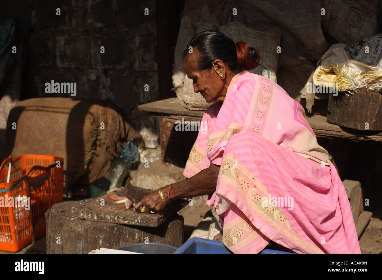 Fish seller preparing produce at a market in Parel Mumbai Stock Photo