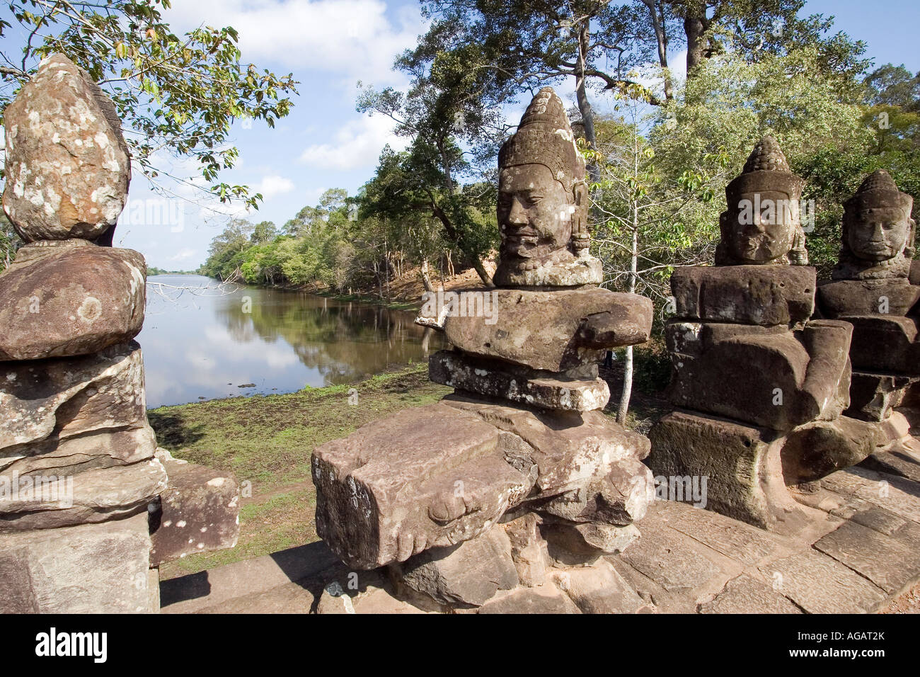 bridge with statues at gate to angkor thom Stock Photo - Alamy