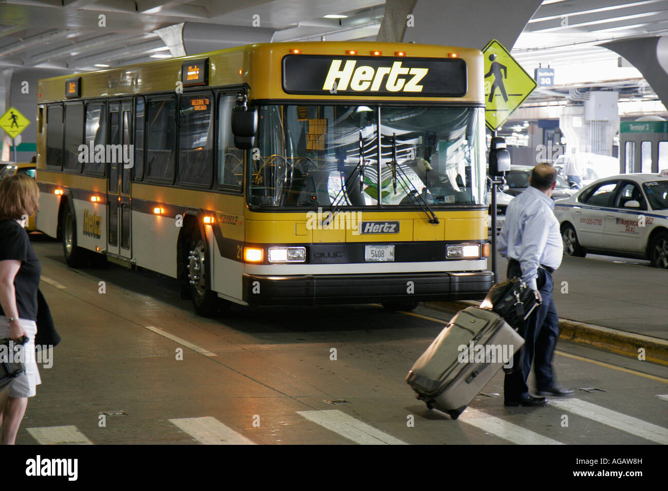 Illinois,IL,Prairie State,Land of Lincoln,Chicago,O'Hare Airport,Hertz car rental shuttle bus,coach,man men male,luggage,suitcase,IL070824011 Stock Photo