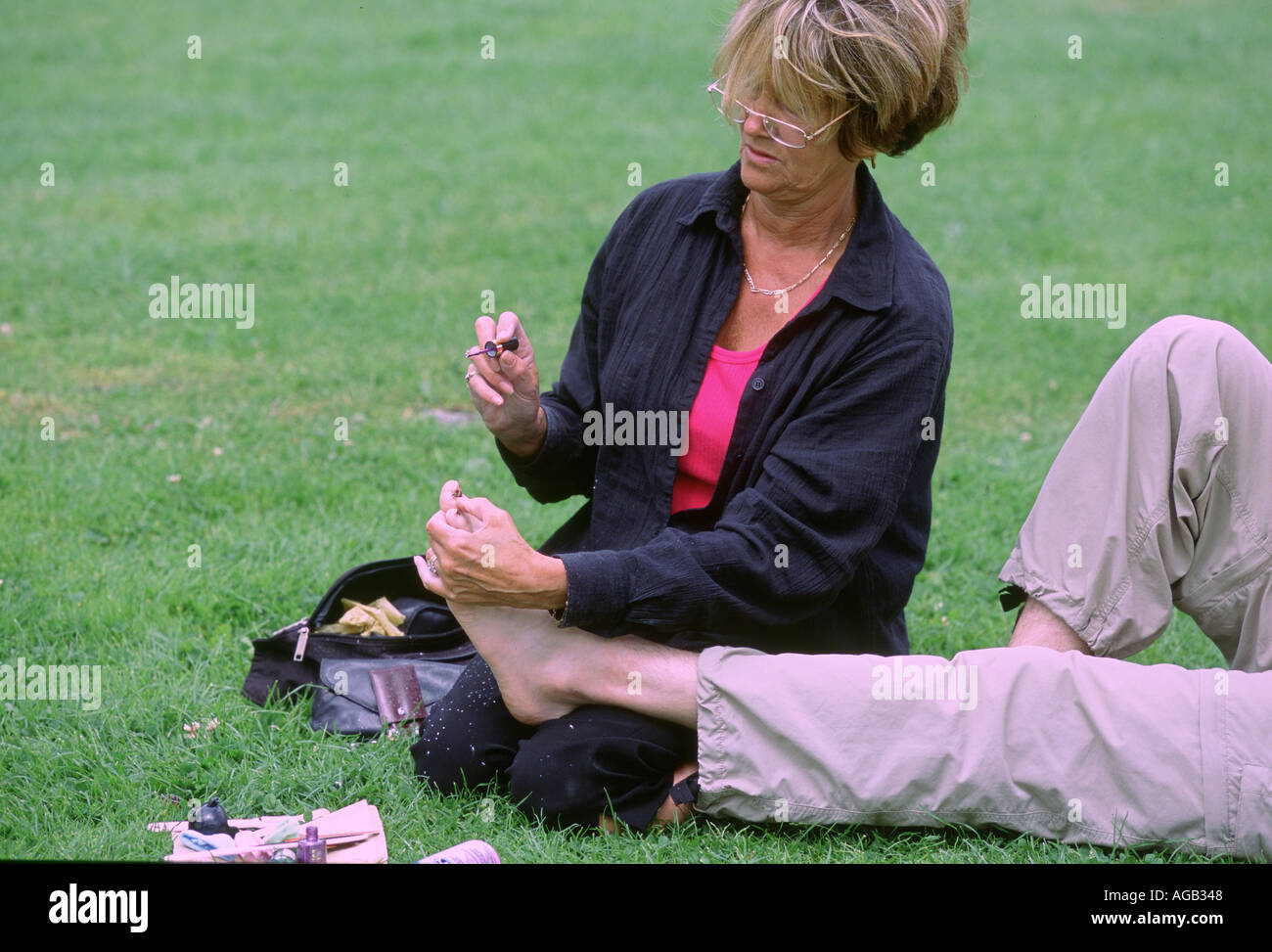 TOE WRESTLING COMPETITION DERBYSHIRE UK Stock Photo Alamy