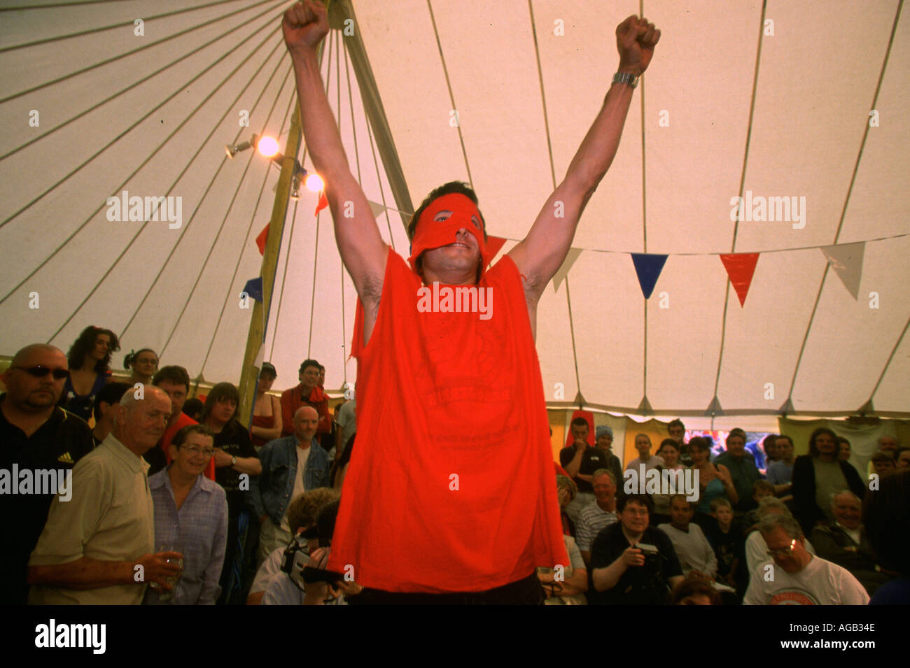 TOE WRESTLING COMPETITION DERBYSHIRE UK Stock Photo Alamy