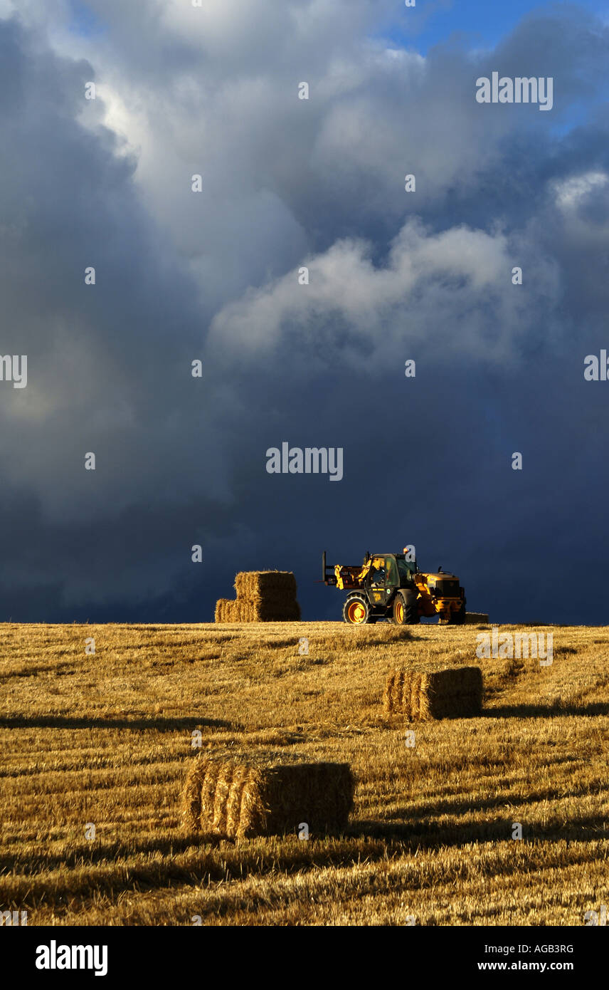 Hay bales, tractor hi-res stock photography and images - Alamy