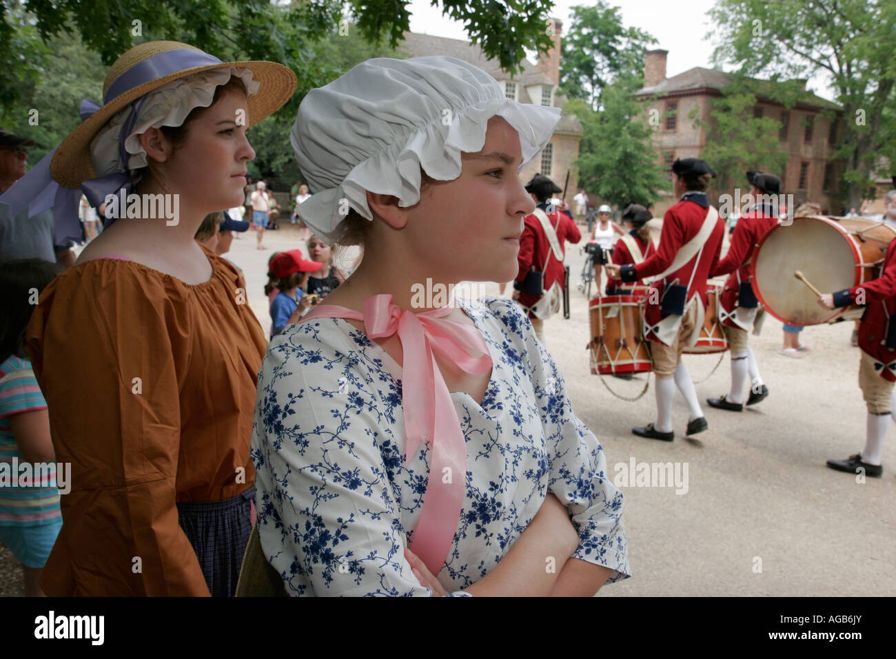 Colonial Williamsburg Virginia,Duke of Gloucester Street,fife & drum corps,Felicity American girl,girls,character,VA070625017 Stock Photo