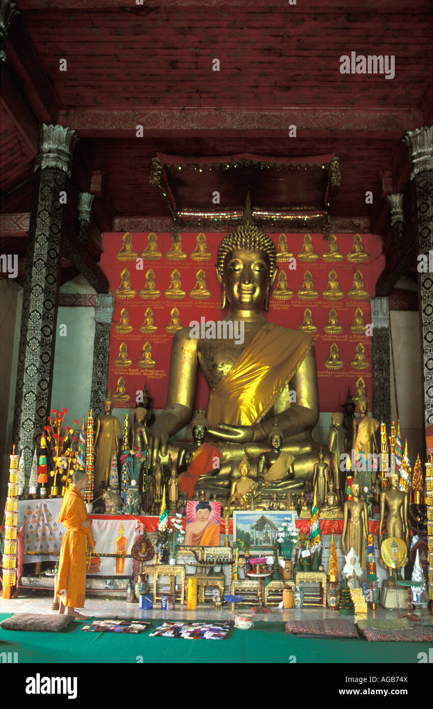 Laos, Luang Prabang, Buddhist monk in Wat Manorom temple Stock Photo ...