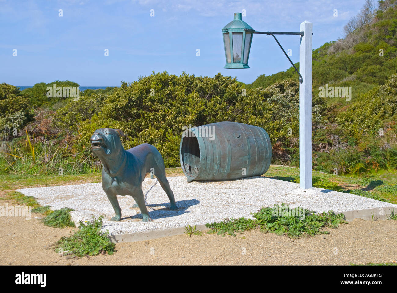 Bronze dog sculpture at Eaglehawk Neck, Tasmania Stock Photo Alamy