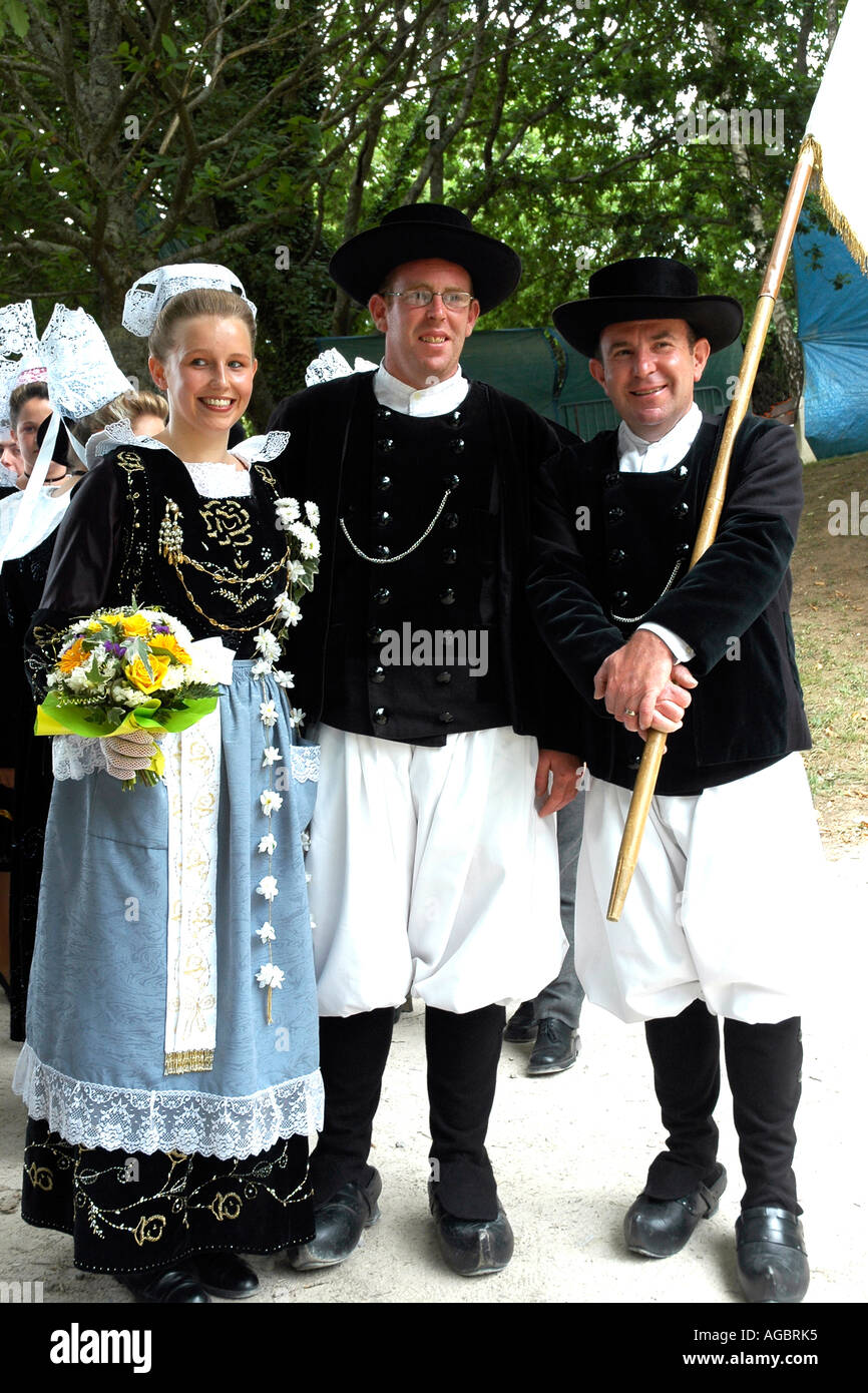 Traditional breton costumes hi-res stock photography and images - Alamy