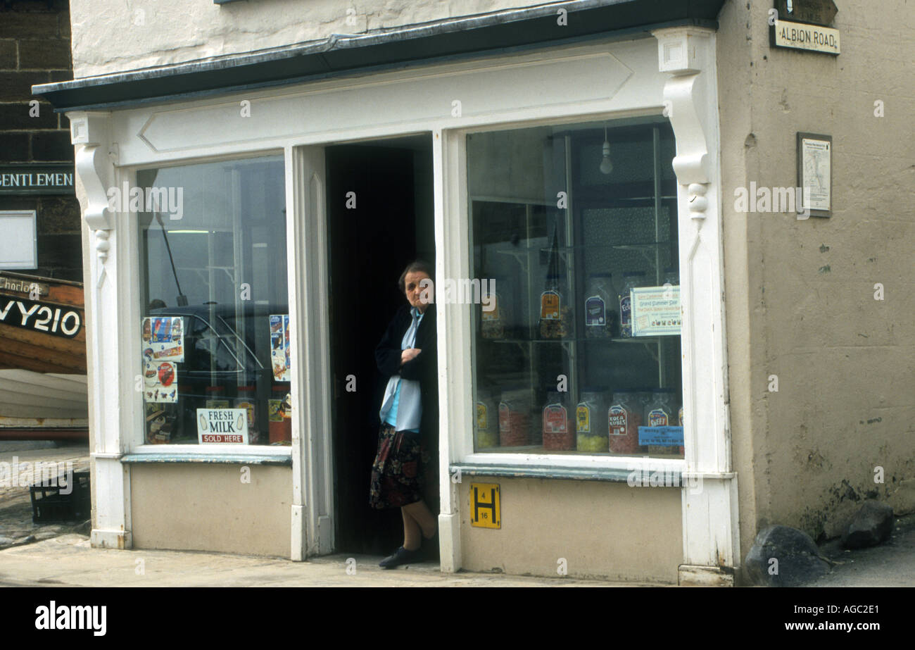 sweet shop in robin hoods bay Stock Photo Alamy