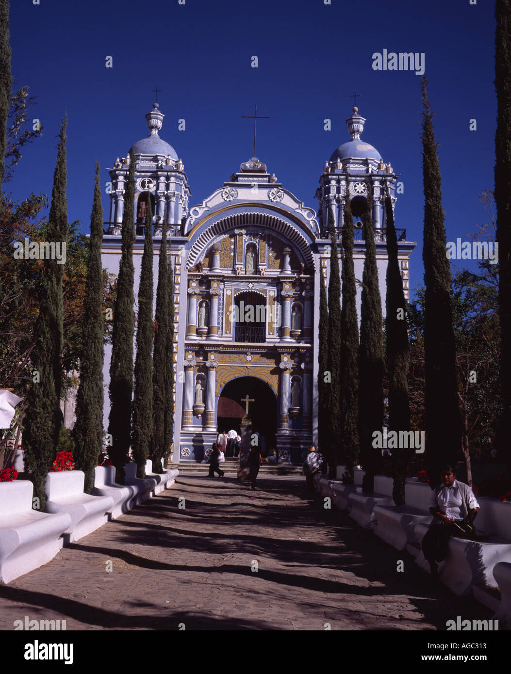 The Atrium and facade of the Temple of Santo Domingo de Guzmán Ocotlán de Morelos, Oaxaca Mexico Stock Photo