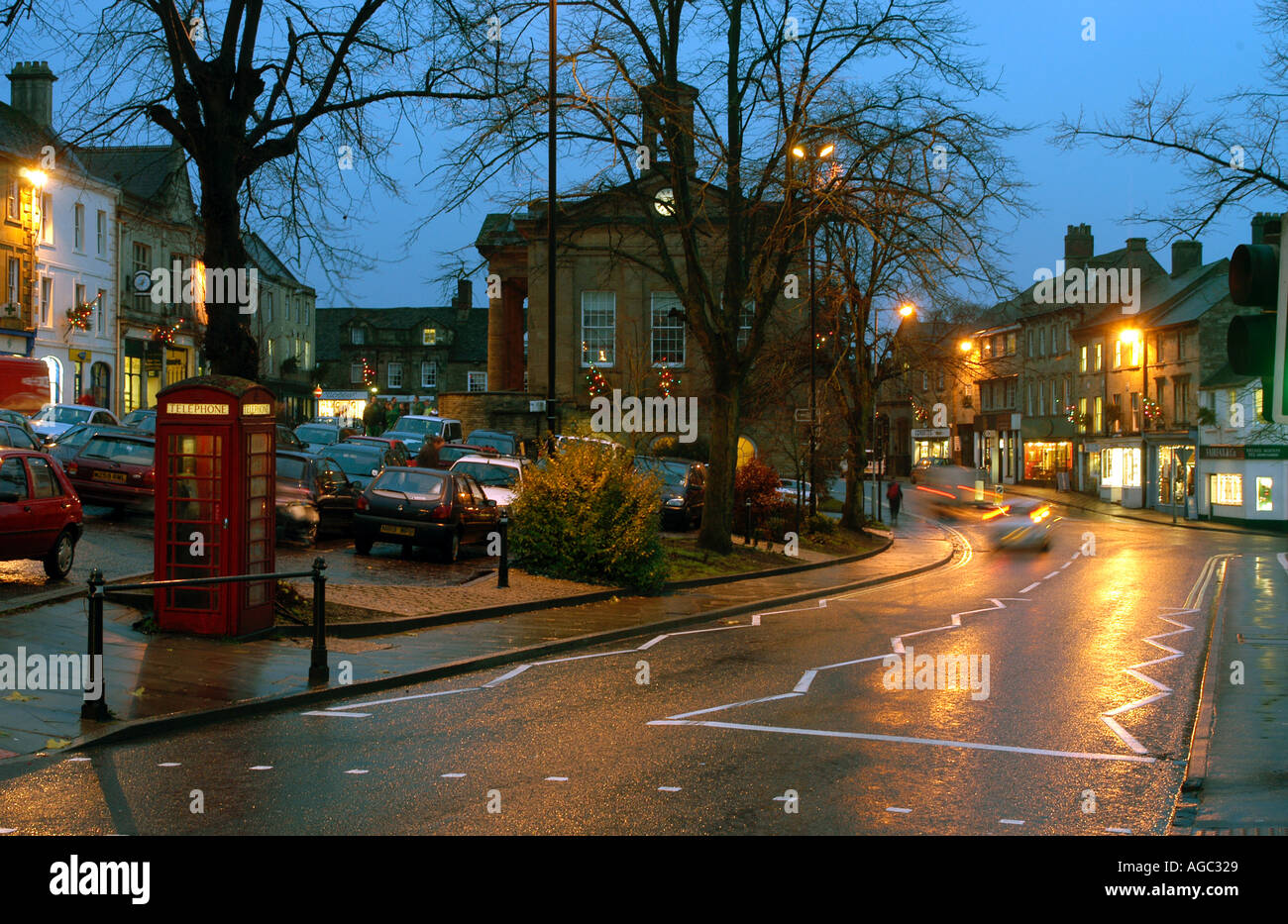Christmas lights and night life in Chipping Norton Stock Photo Alamy
