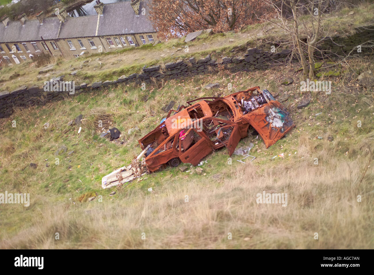 Abandoned old car uk hi-res stock photography and images - Alamy