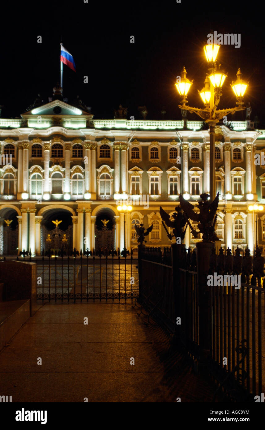 A floodlit view of The Winter Palace on Palace Square in St Petersburg ...