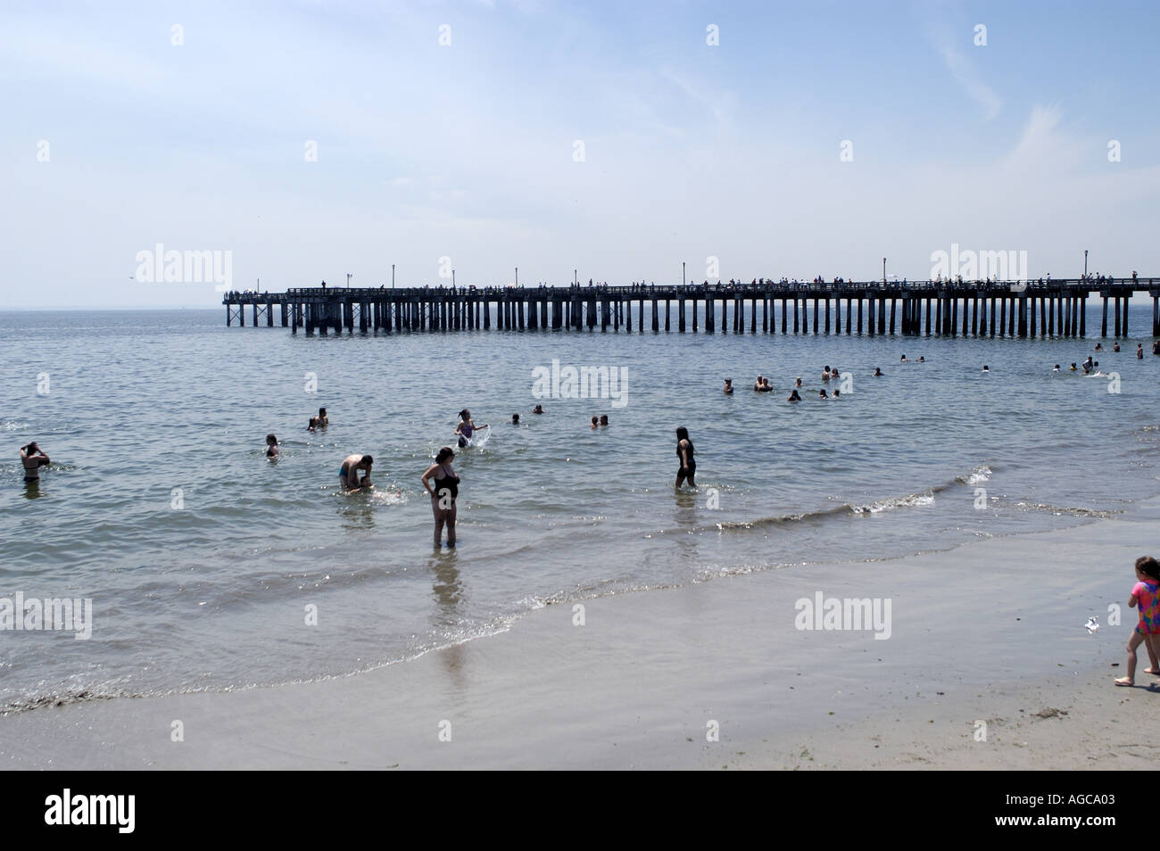 Summertime coney island hi-res stock photography and images - Alamy