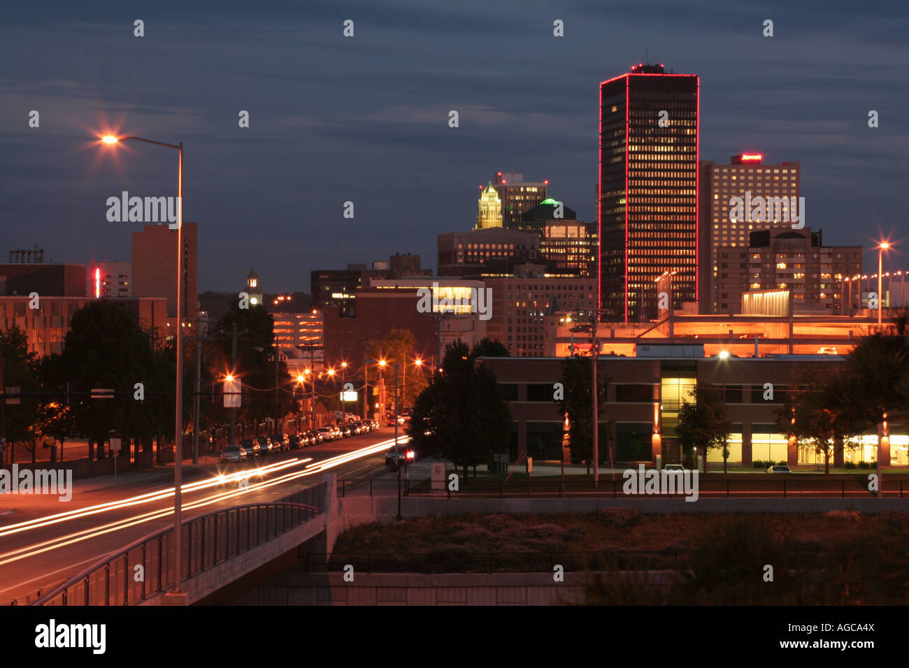 Des Moines Iowa skyline at night with the Ruan Center and the Mariott visible Stock Photo