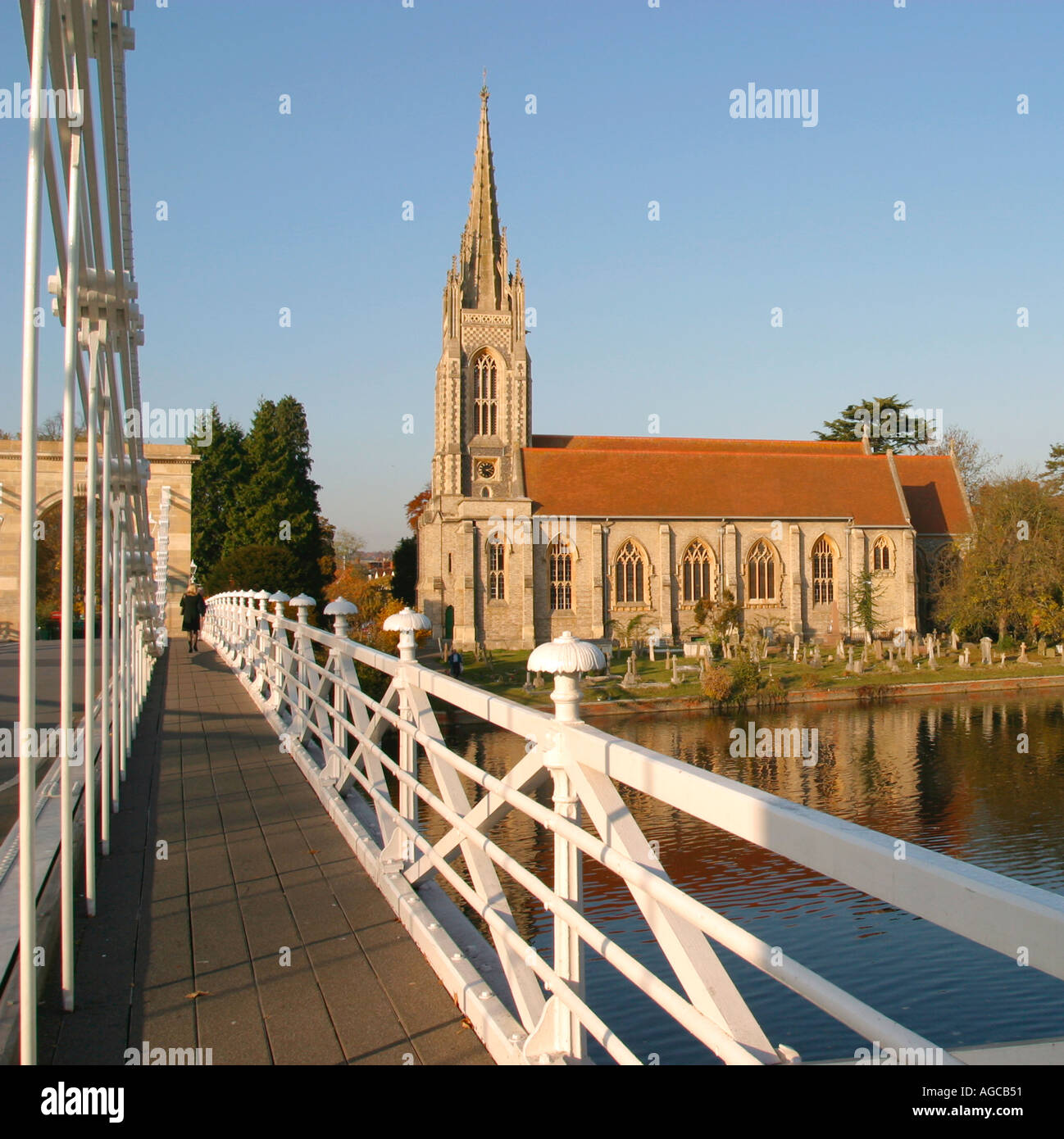 the-bridge-at-marlow-hi-res-stock-photography-and-images-alamy