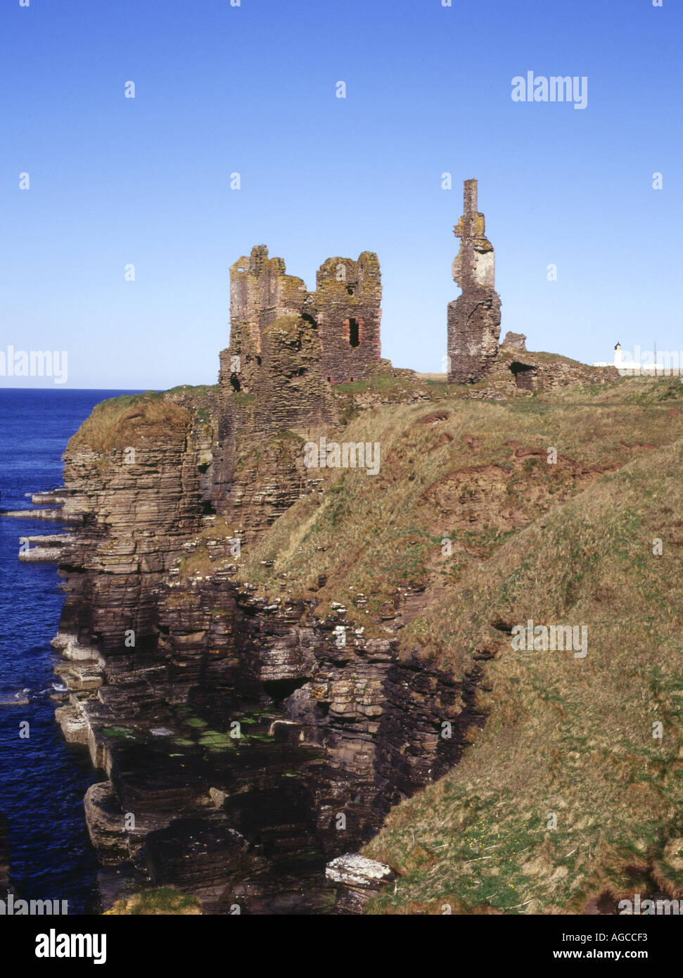 dh Castle Girnigoe NOSS HEAD CAITHNESS Castle Sinclair cliff ruin Noss Head ruins scotland castles scottish highland Stock Photo