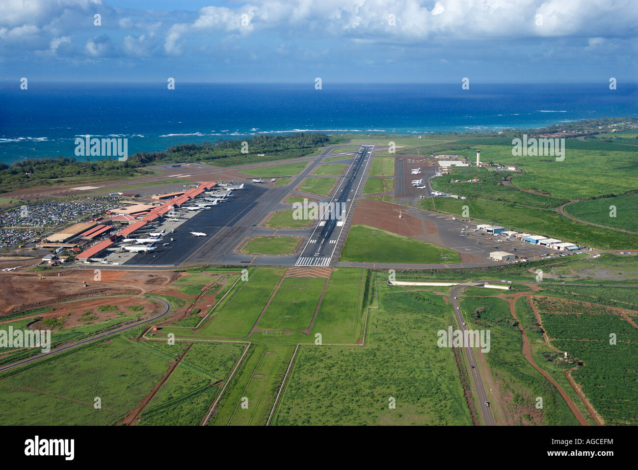 Aerial view of Maui Hawaii airport with Pacific ocean Stock Photo Alamy