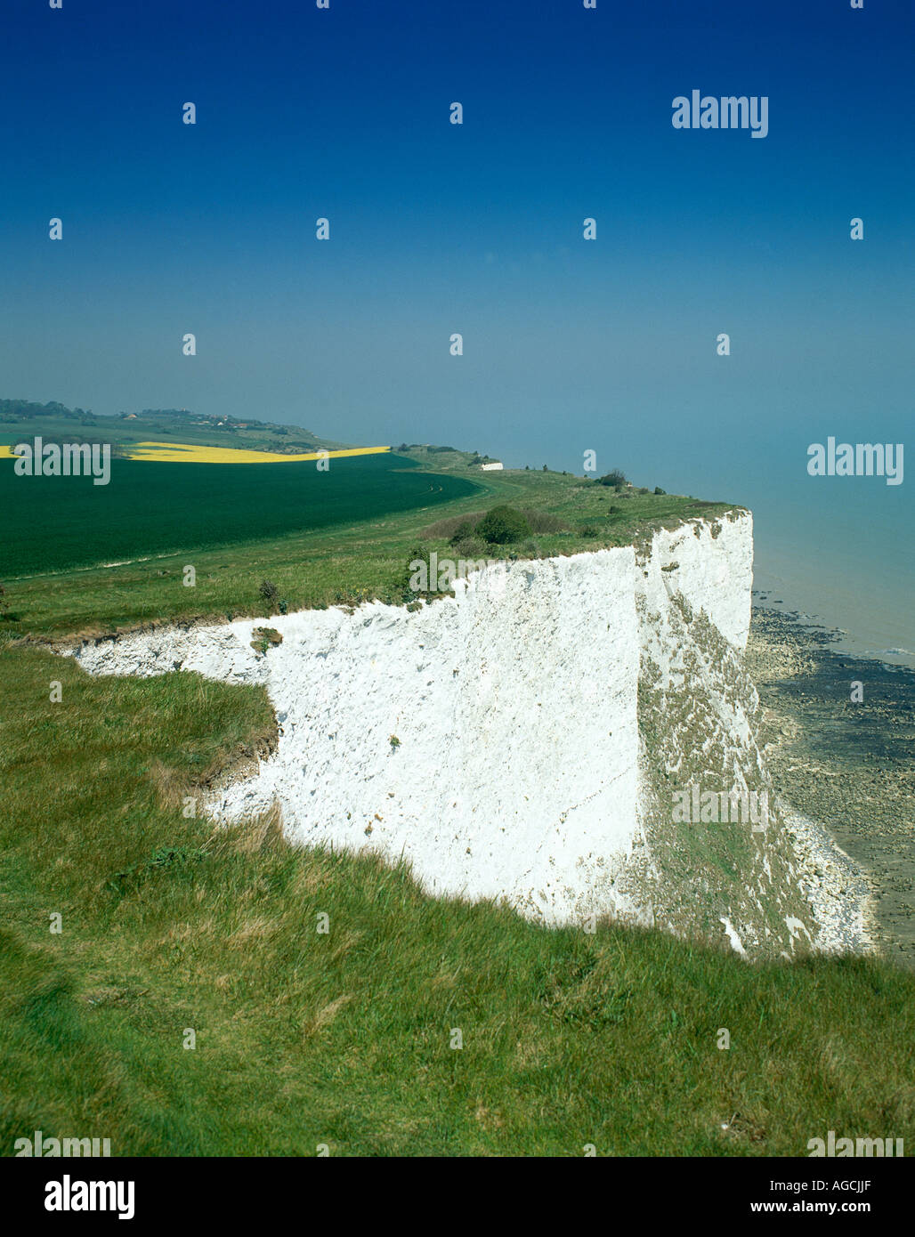 St Margaret s Bay under the presence of the chalk white cliffs Stock Photo