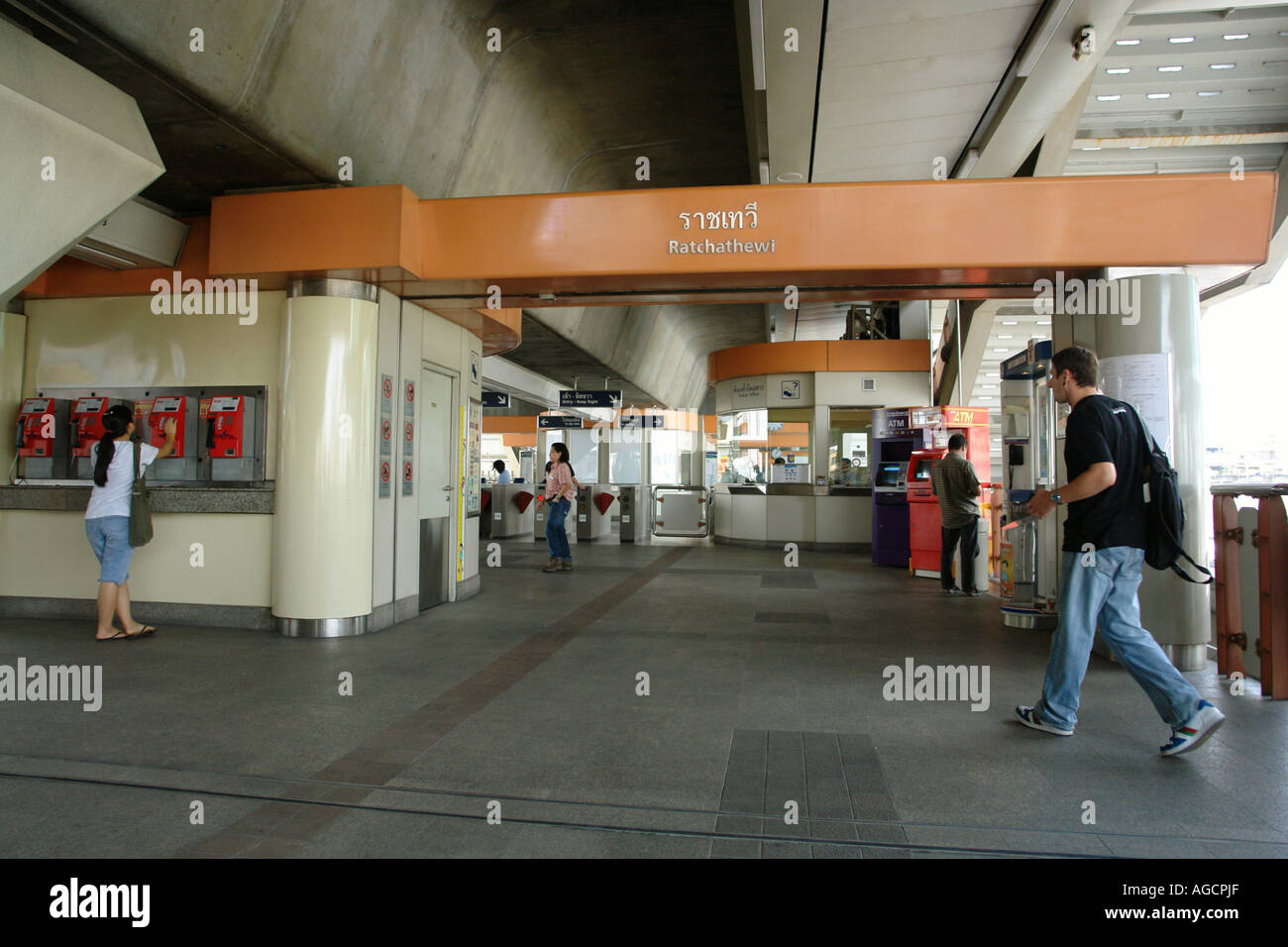 Ratchathewi bts station hi-res stock photography and images - Alamy