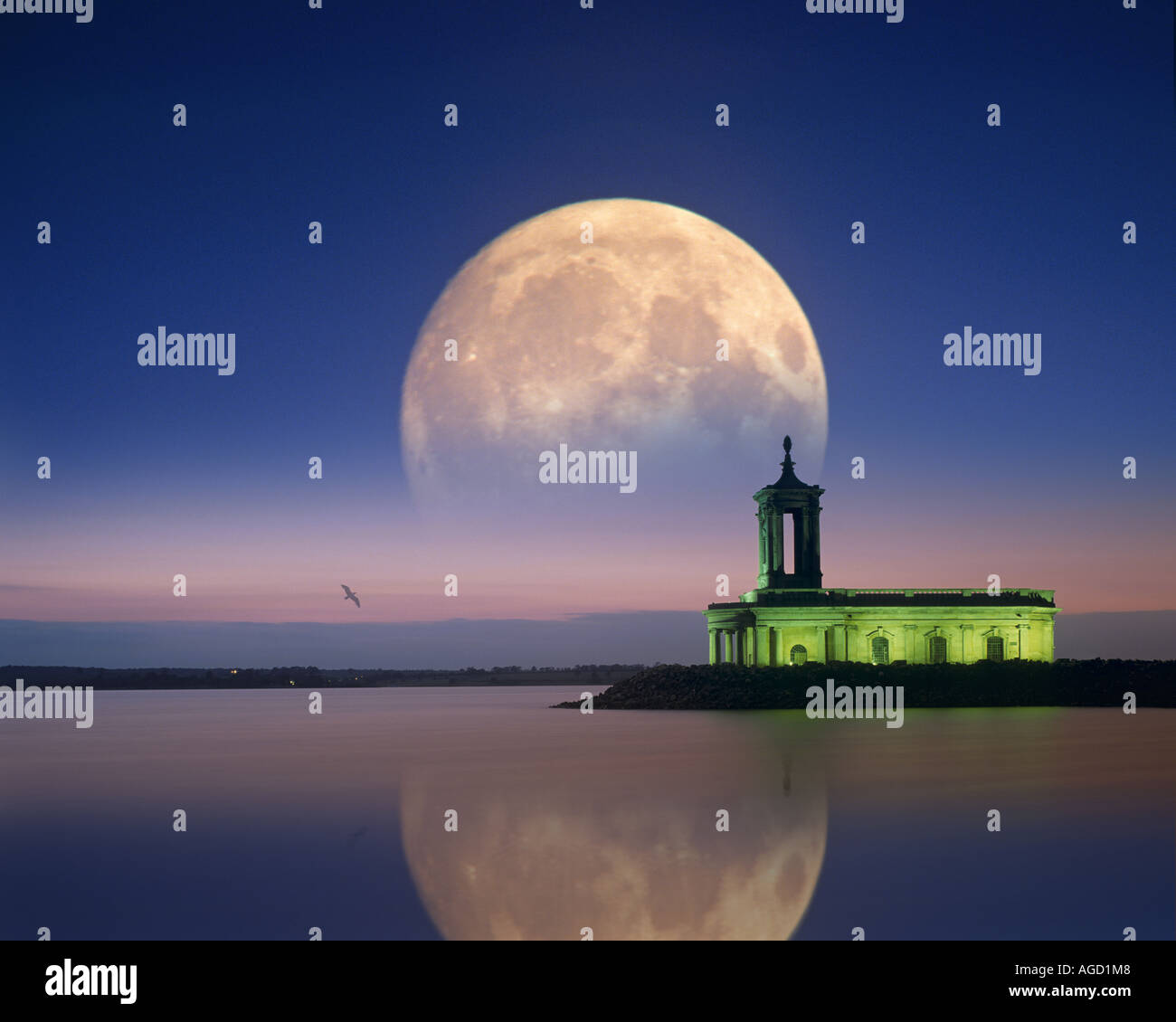 GB - LEICESTERSHIRE:  Moon over Normanton Church at Rutland Water Stock Photo