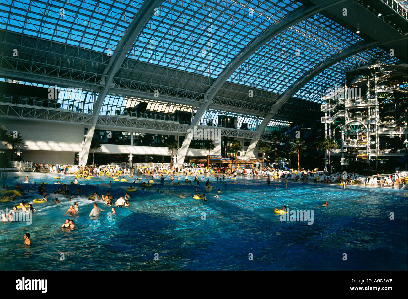West Edmonton Mall People Canada High Resolution Stock Photography And Images Alamy