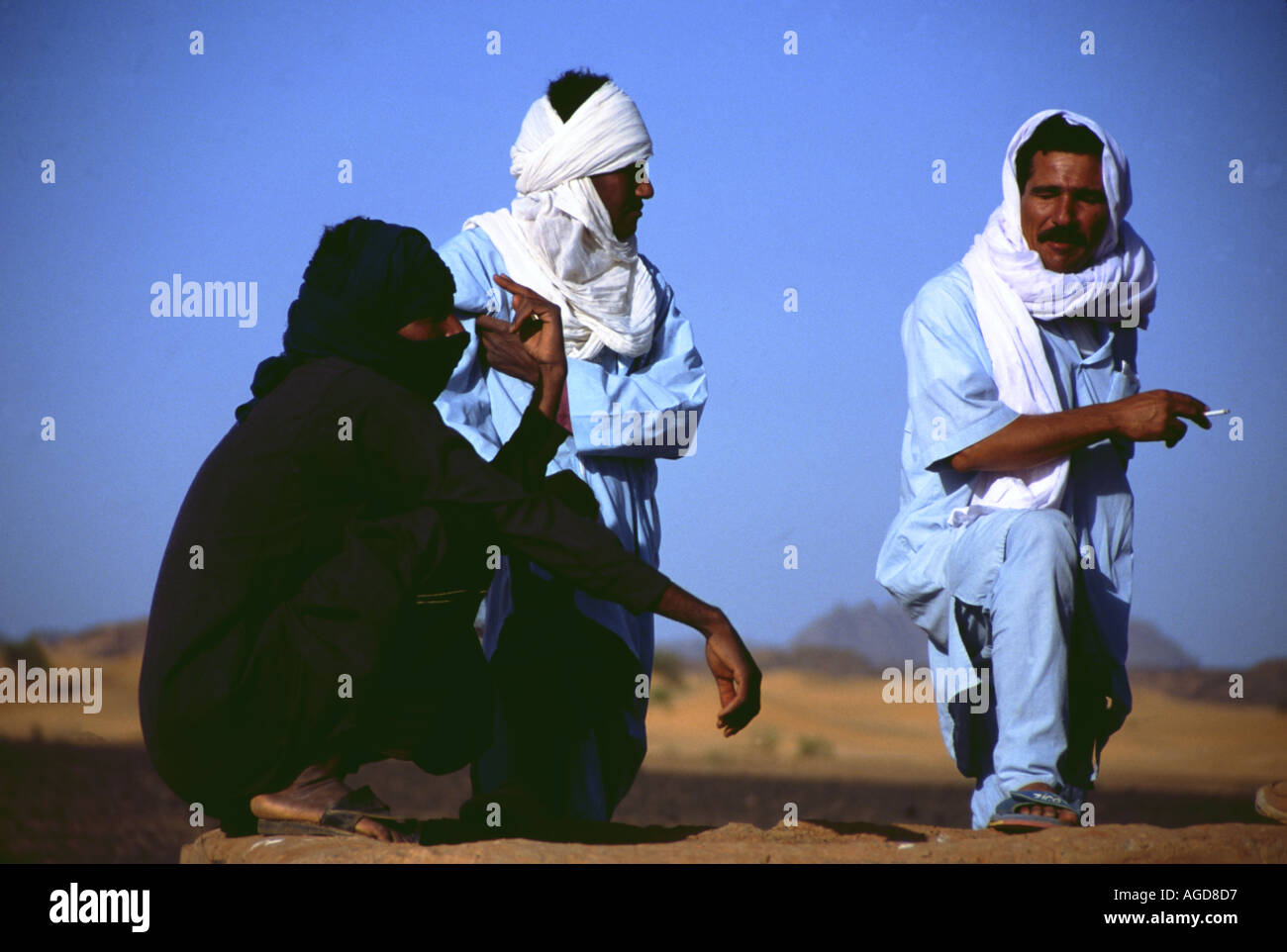 Libyen Männer in traditioneller Tracht Wüste Libya men Stock Photo