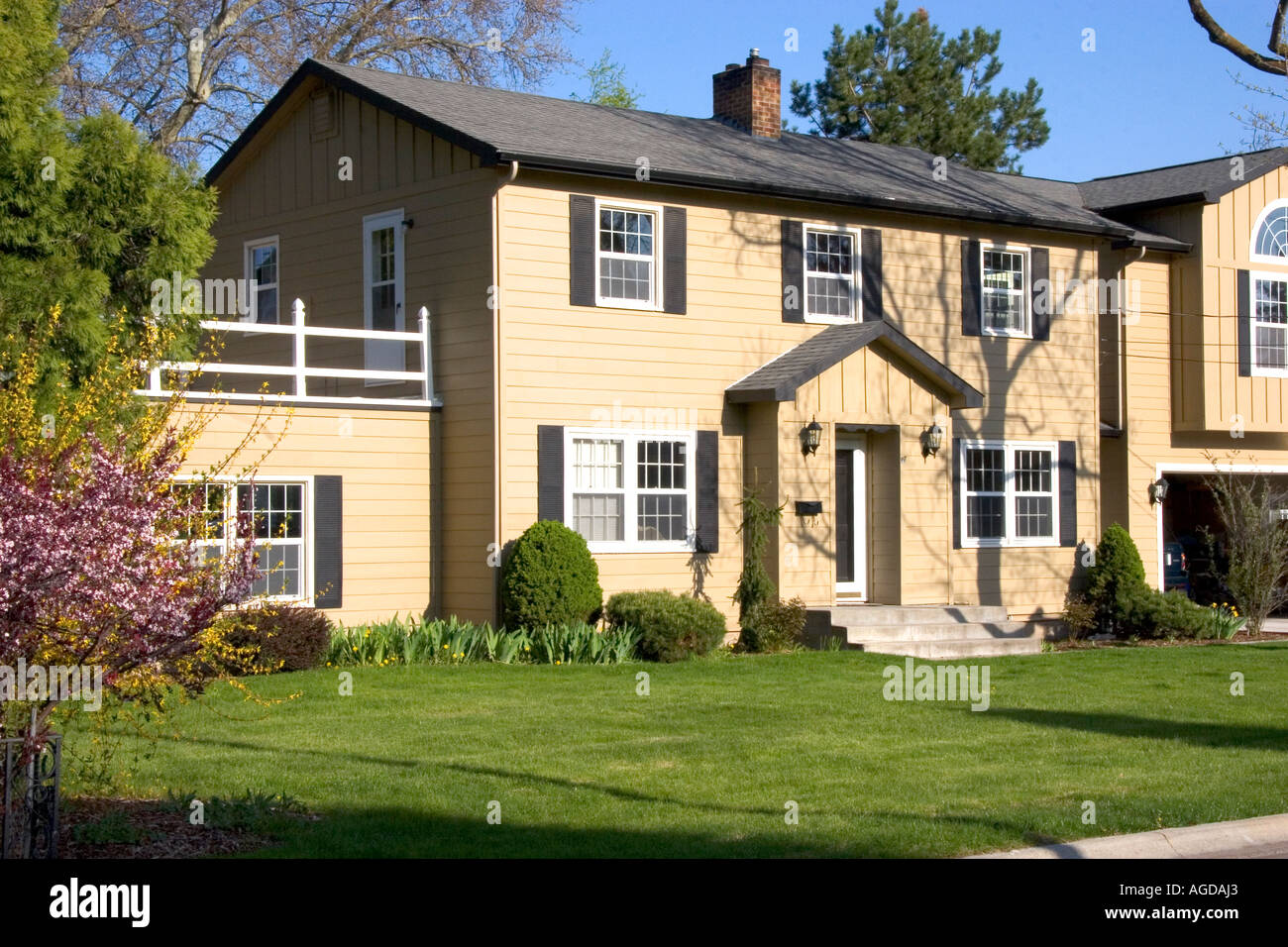 Colonial style middle class house in Boise, Idaho Stock Photo Alamy