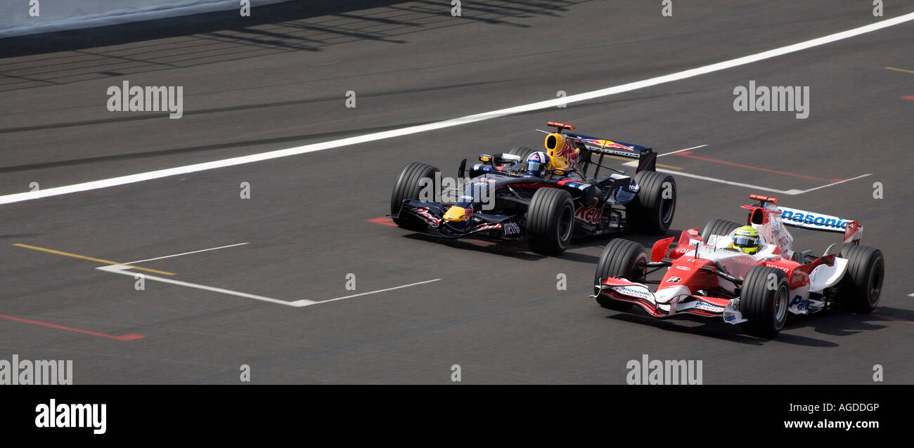 David Coulthard left and Ralf Schumacher racing at Belgian Formula One Grand Prix in Spa Stock Photo
