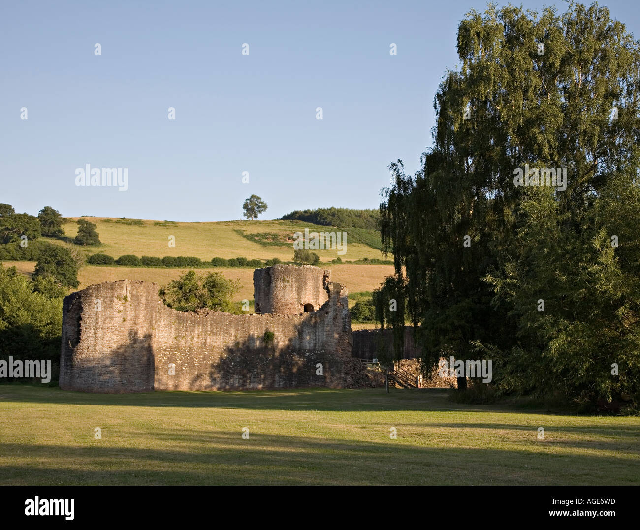 Outer curtain walls hi-res stock photography and images - Alamy