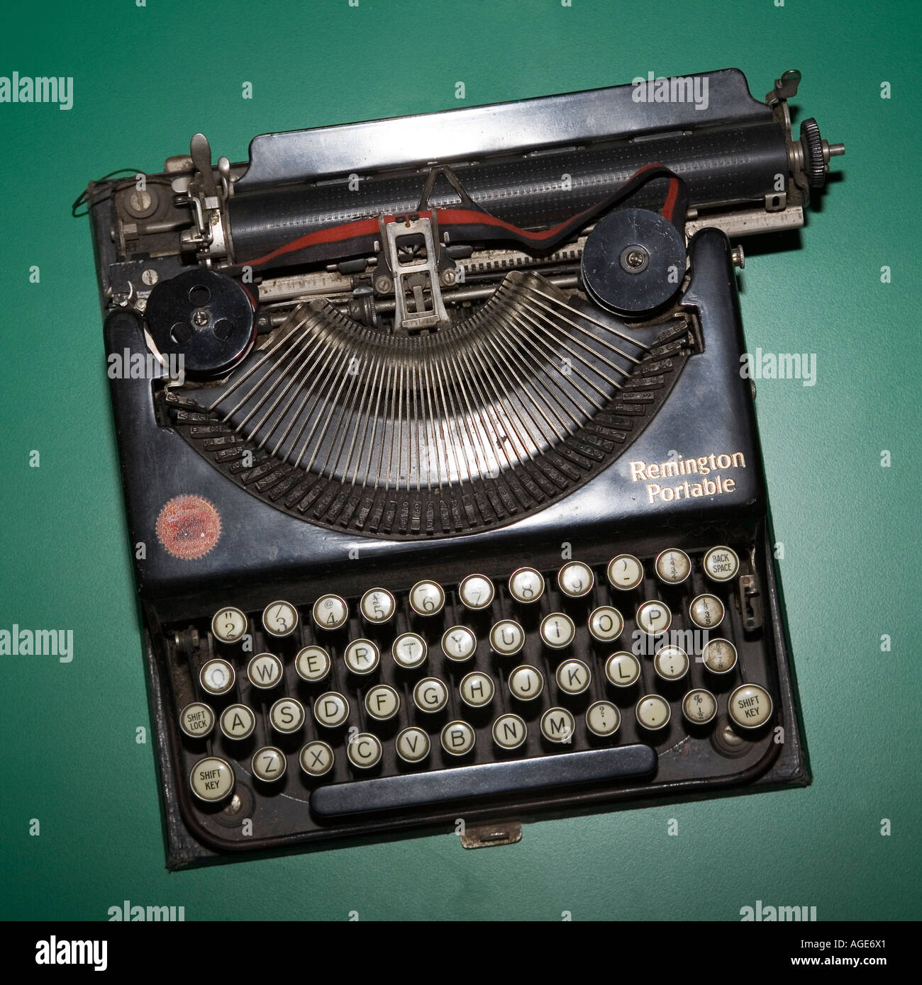 Old remington typewriter hi-res stock photography and images - Alamy