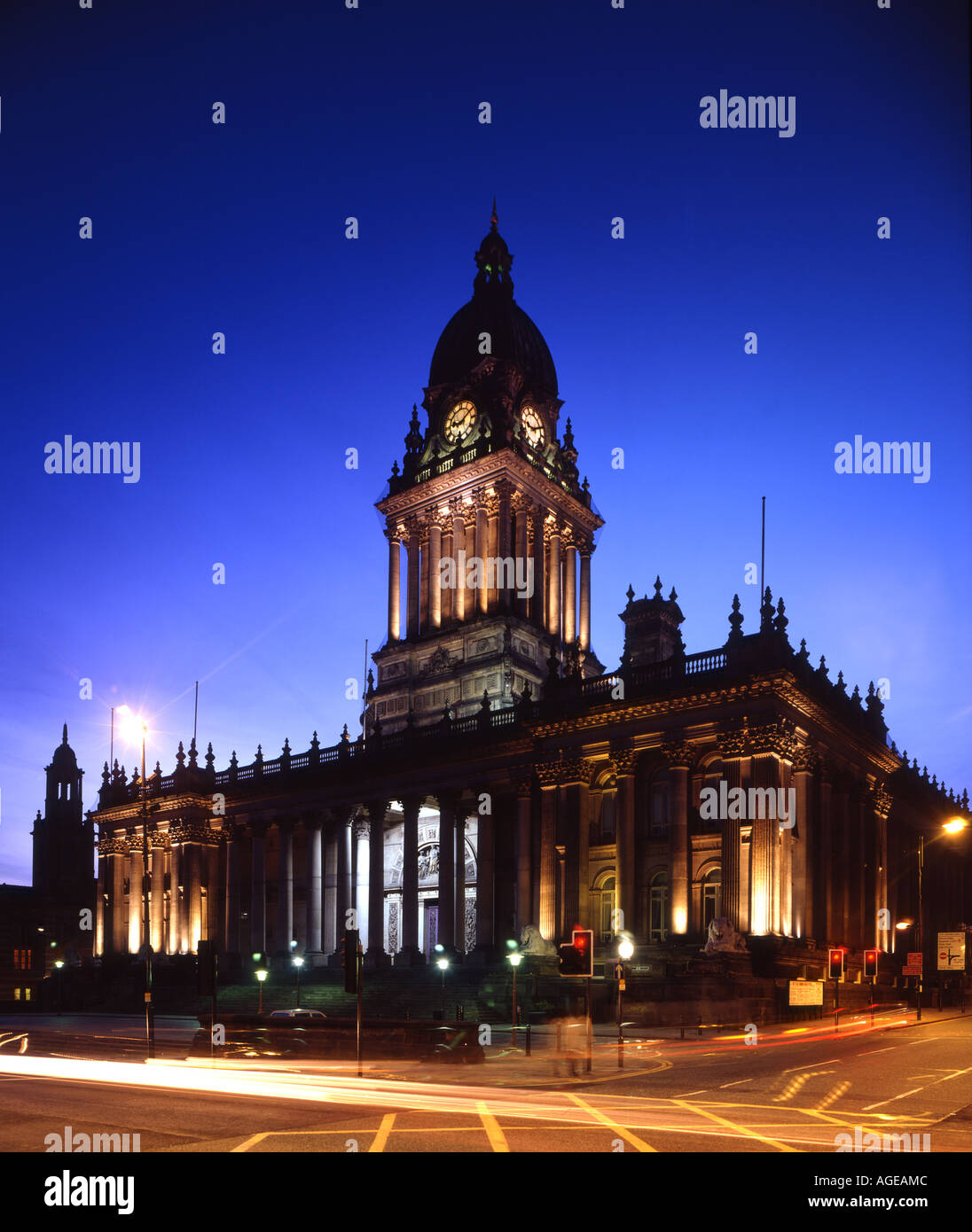 Night shot of Leeds Town Hall, West Yorkshire Stock Photo