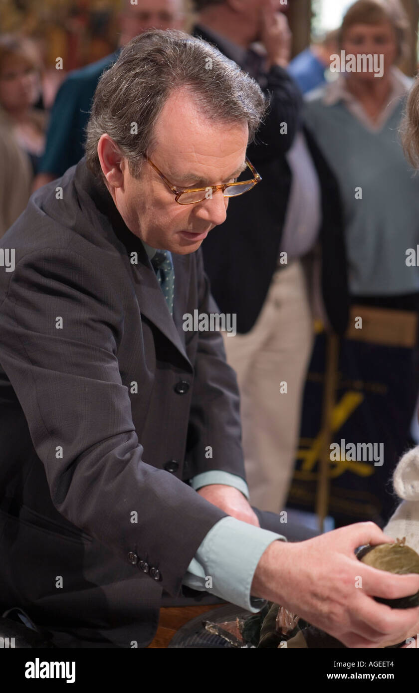 Eric Knowles. Antiques Roadshow. Arundel Castle 2006. BBC television Stock Photo