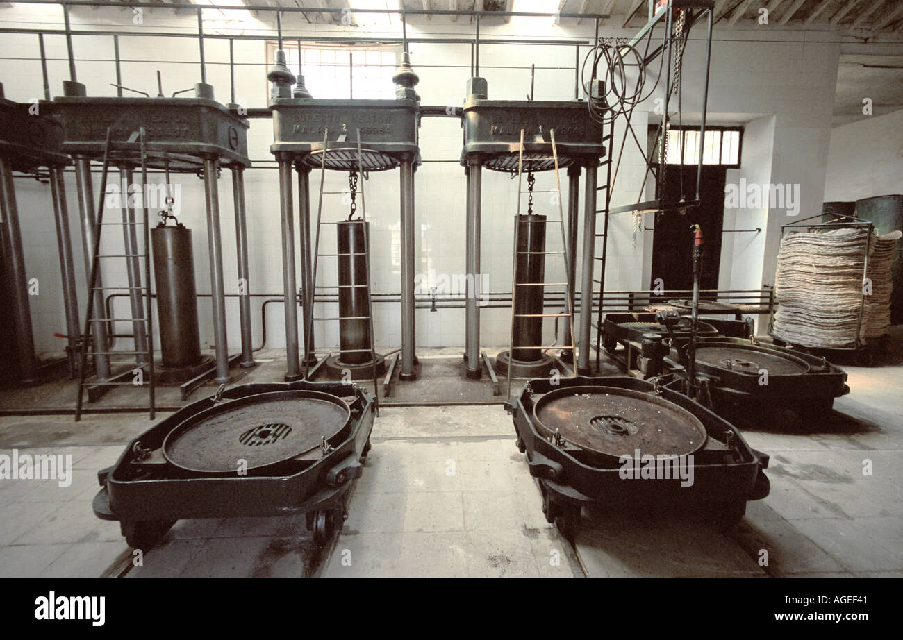 Olive oil production hires stock photography and images Alamy