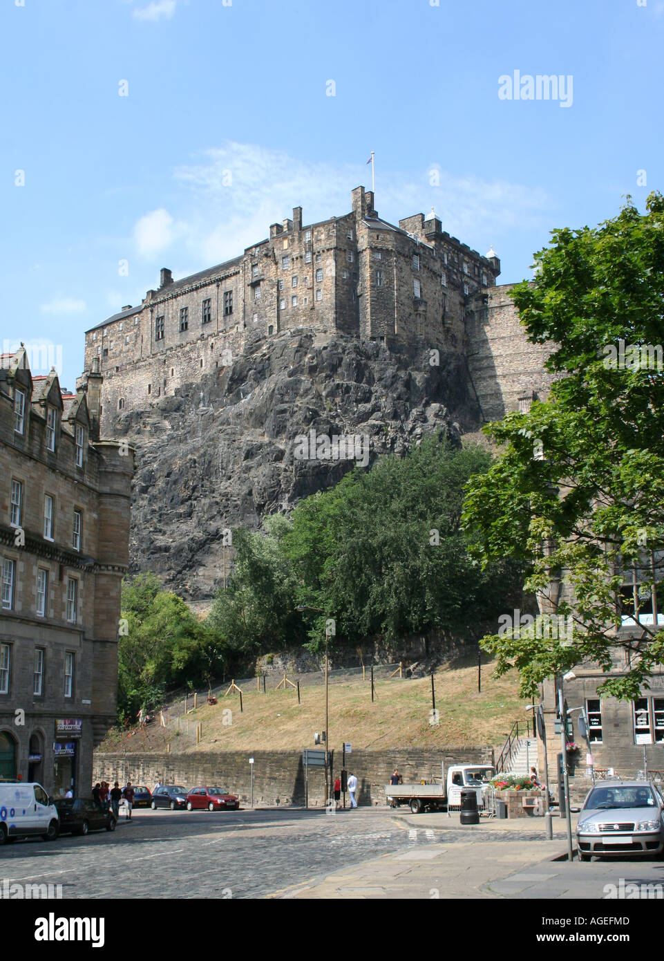 Wee Blue Coo Geburtstagskarte 'Grassmarket Edinburgh Castle' – Premium-Karton 17,5x12,5 Cm, Blaugrünes Design