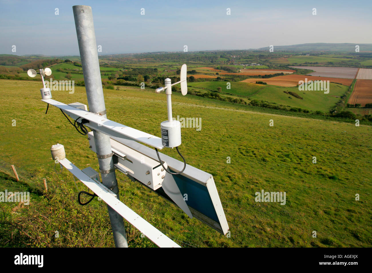 Computer linked Remote Automatic solar powered Weather Station Arreton