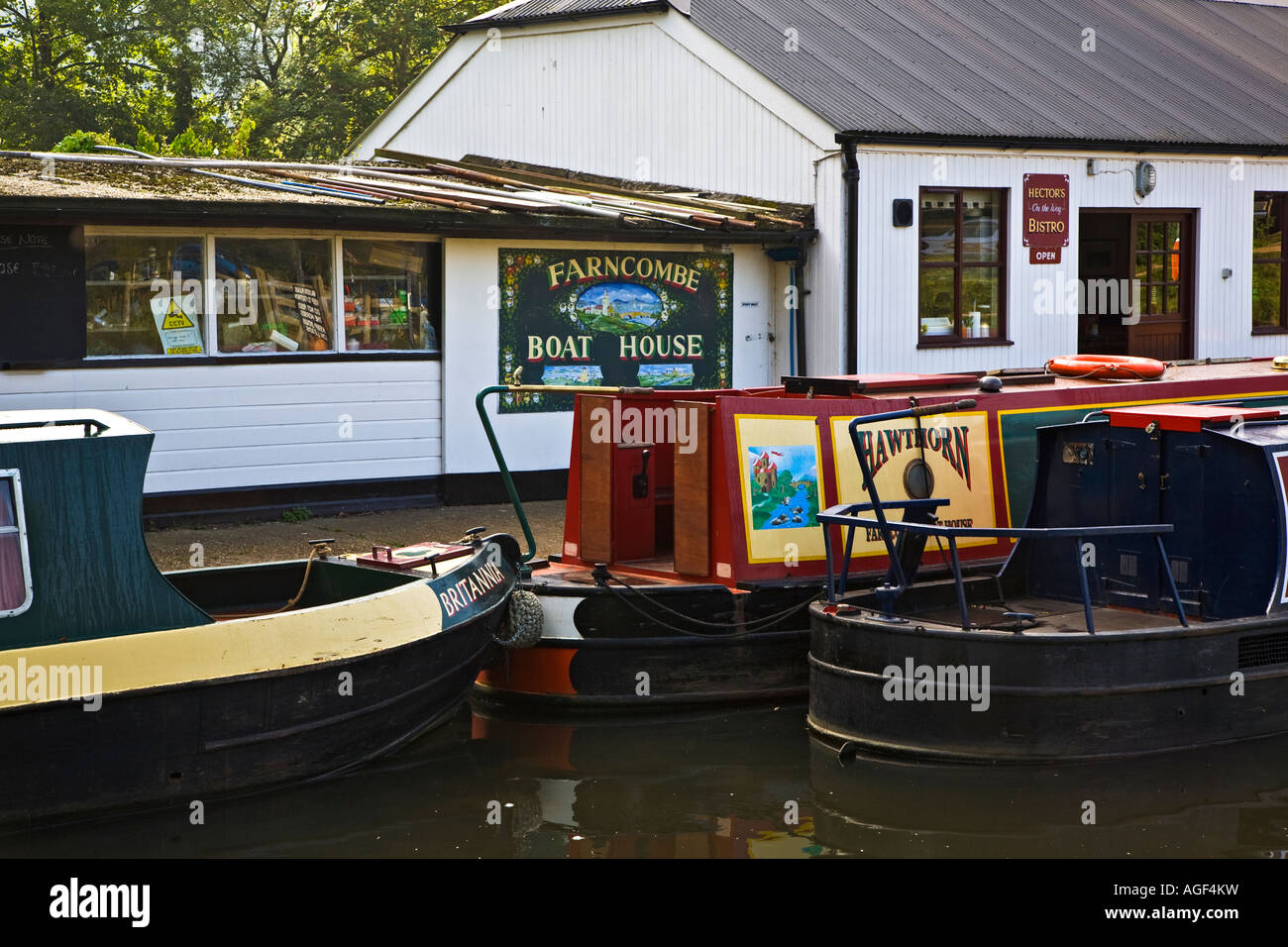 Narrow boats by Farncombe Boat House Wey Arun Canal, Farncombe, Surrey UK 2007 Stock Photo