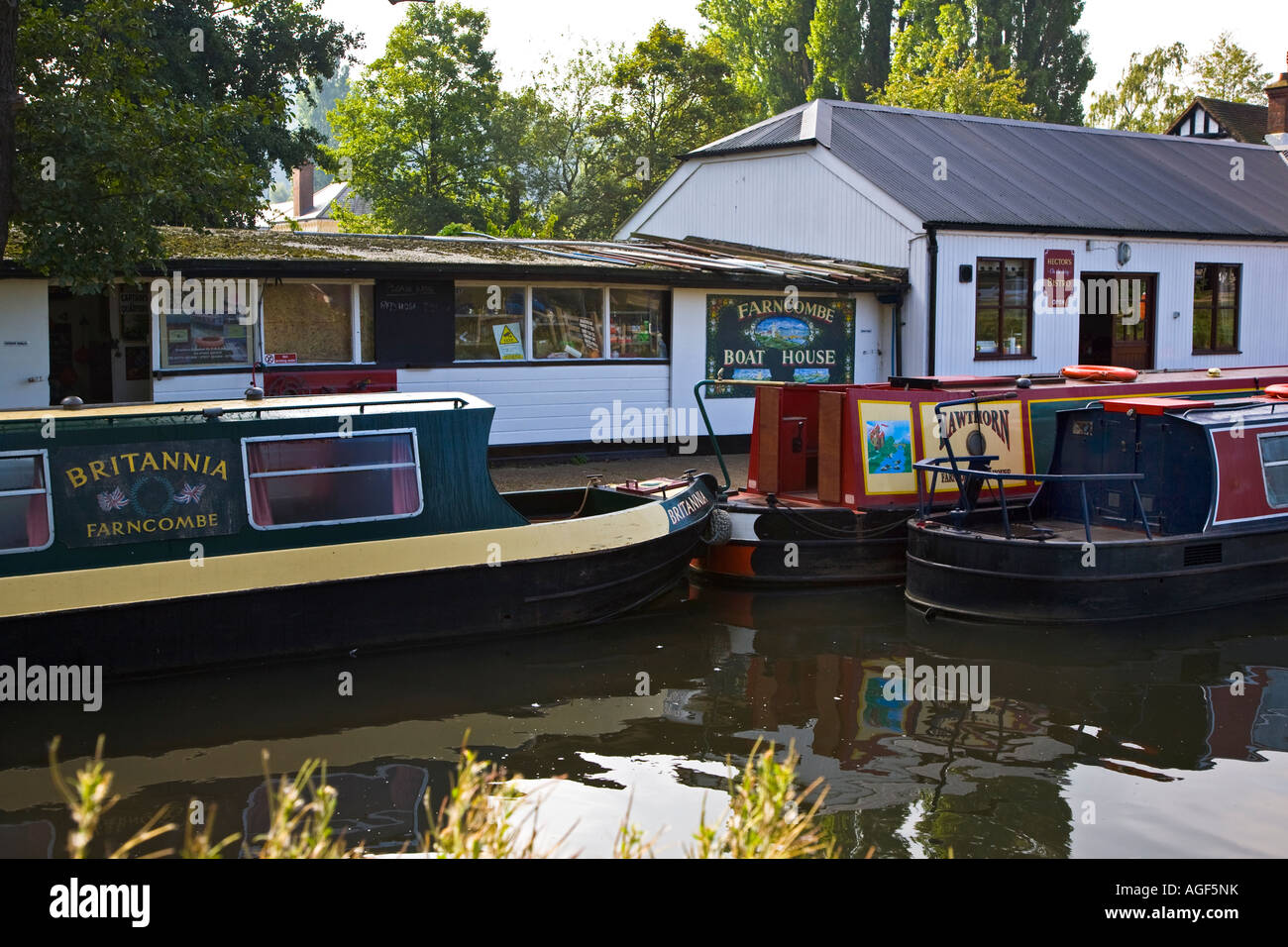 Narrow boats by Farncombe Boat House Wey Arun Canal, Farncombe, Surrey UK 2007 Stock Photo