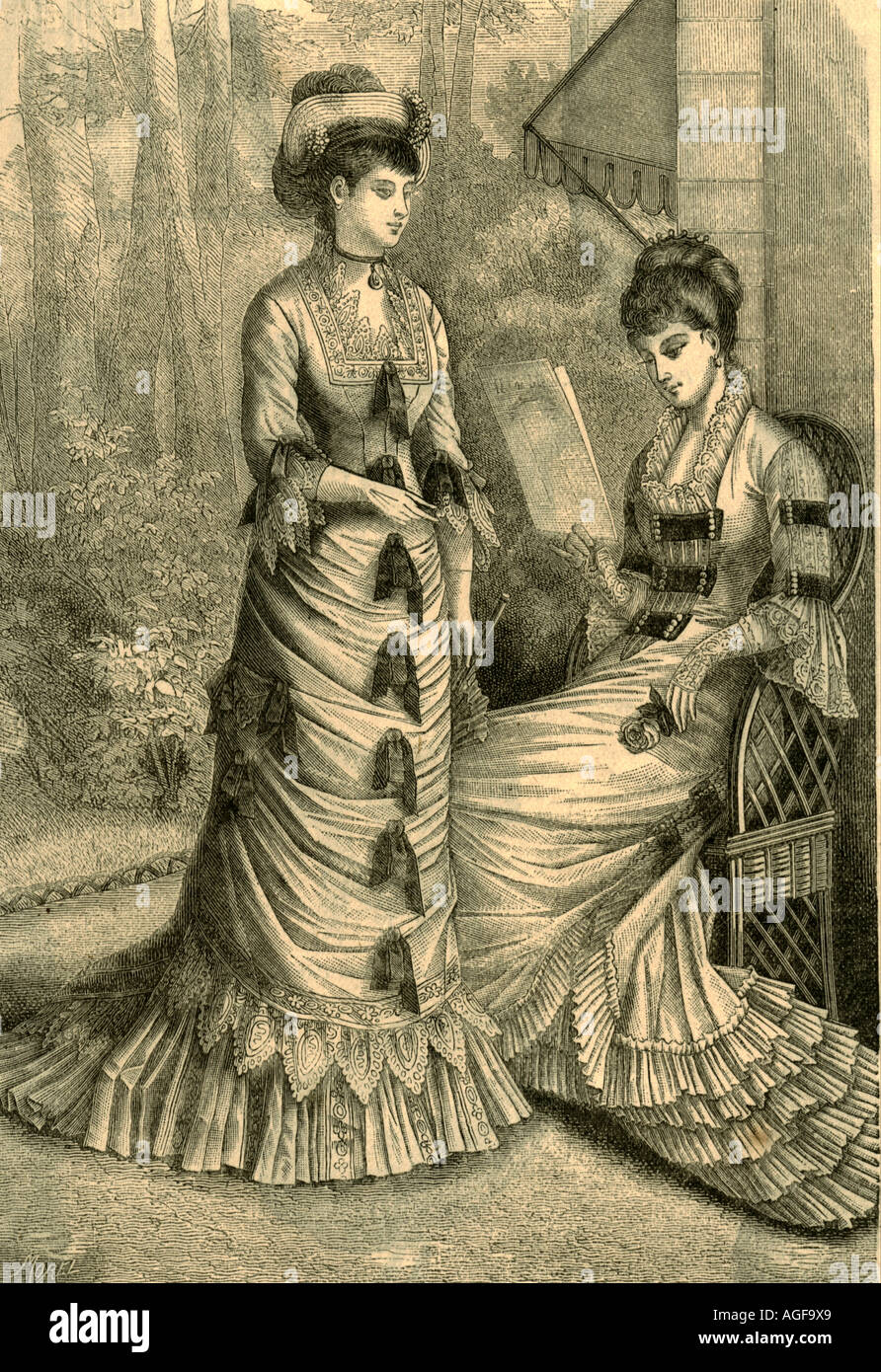 Victorian ladies garden dresses hi-res stock photography and images - Alamy