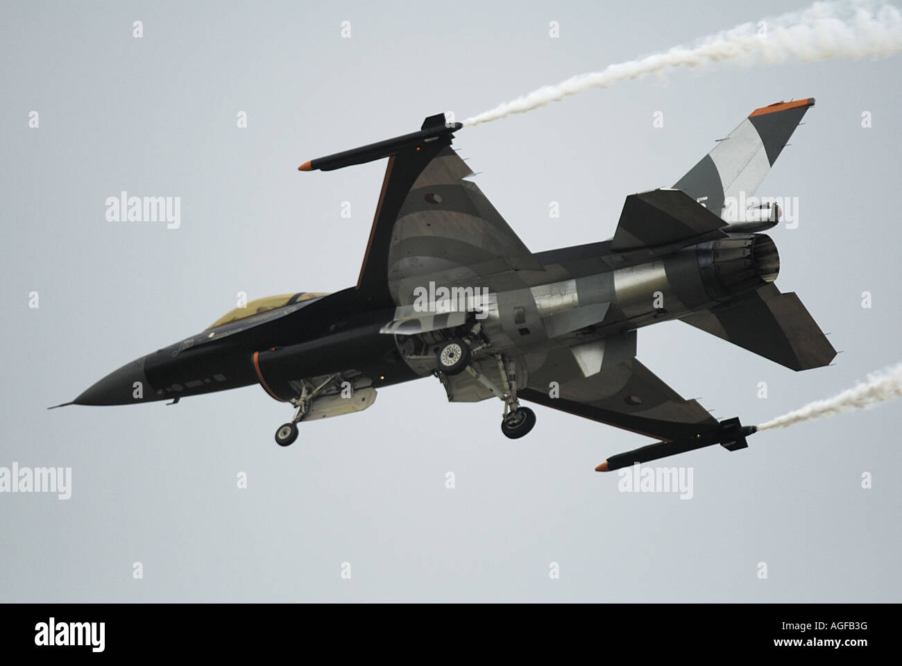 F 16 pilot hi-res stock photography and images - Alamy