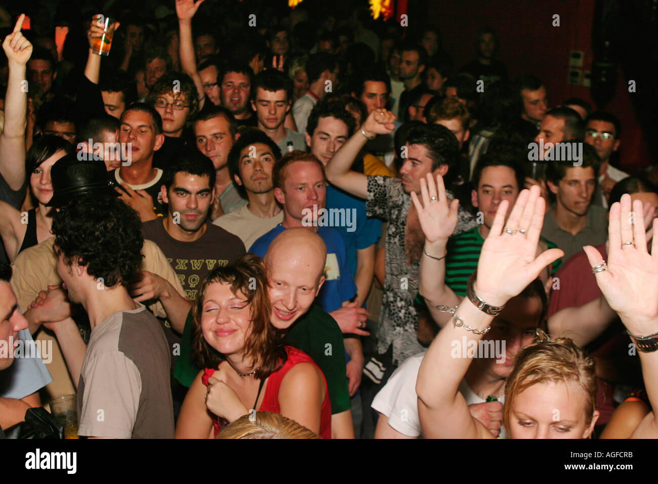 English crowd in london hi-res stock photography and images - Alamy