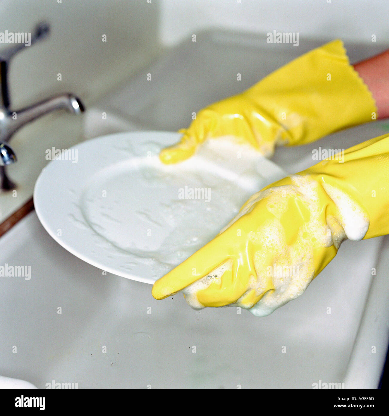 Rubber gloves on sale washing up