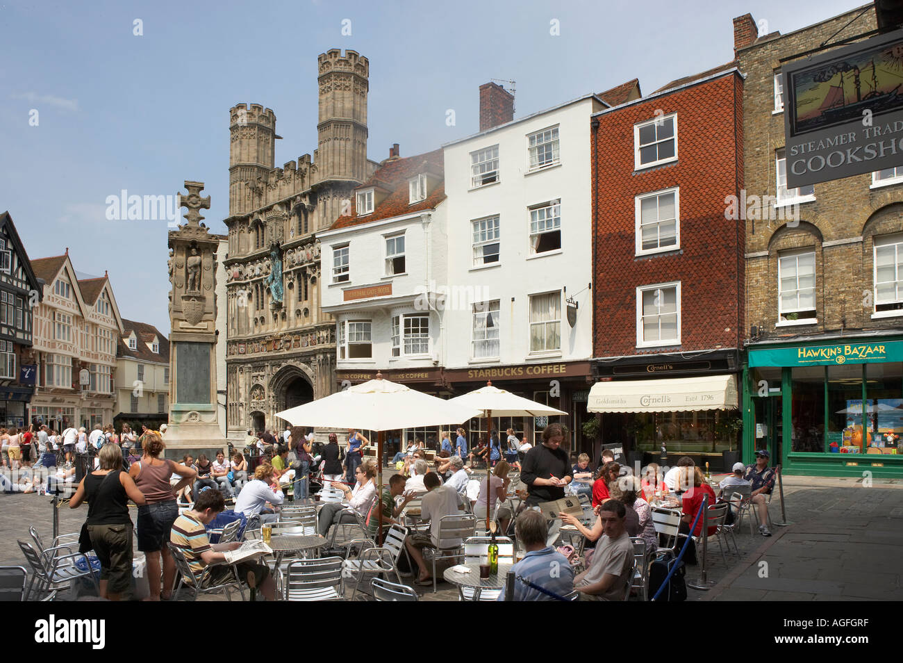 PEOPLE RELAXING EATING AND DRINKING BY CHRIST CHURCH GATE SUN STREET