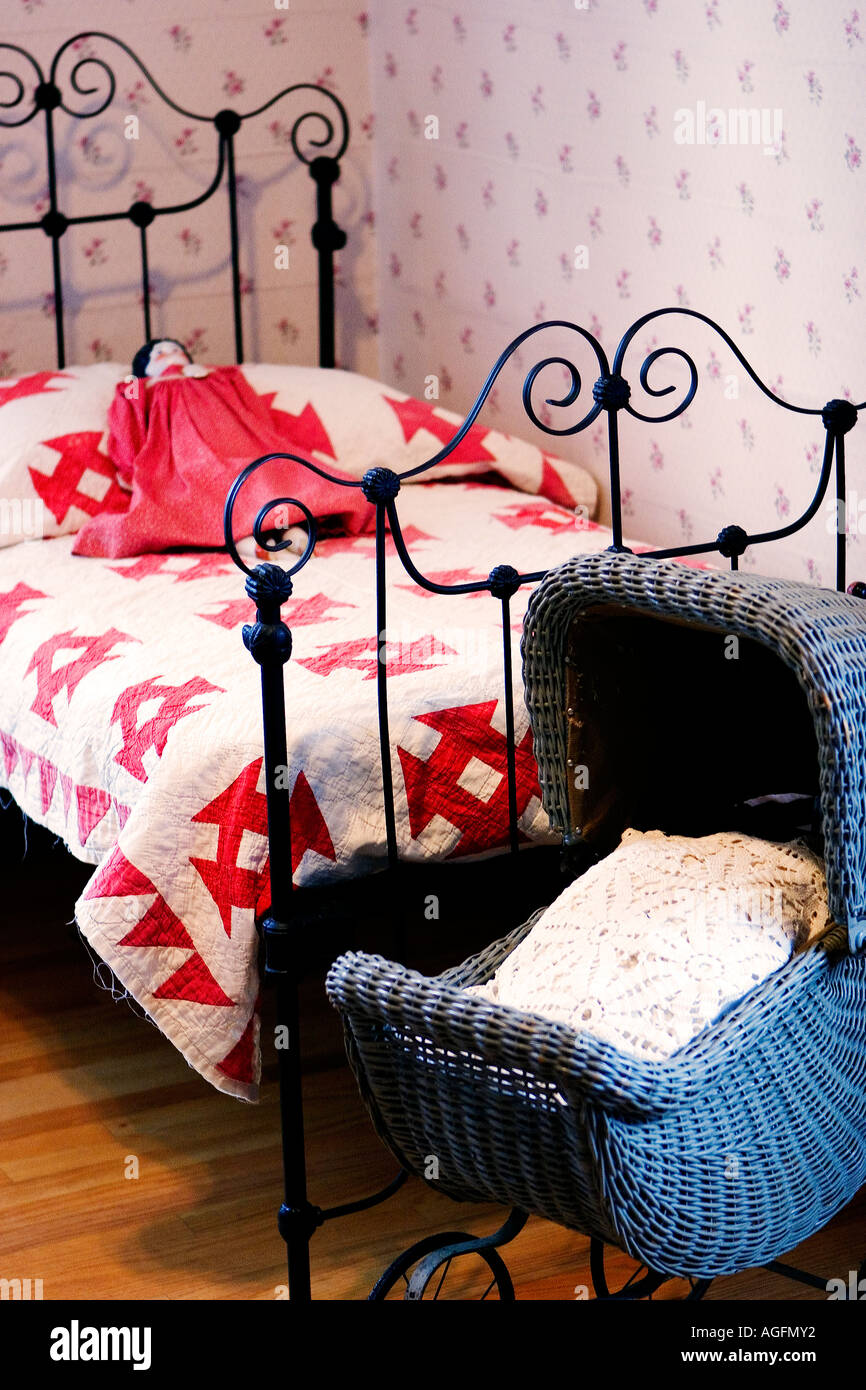 Little girl sale wrought iron bed