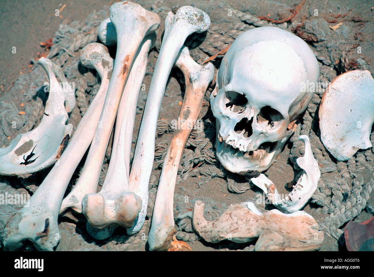 acient human remains/skeleton in grave, Chauchilla cemetary, Nazca, Peru Stock Photo