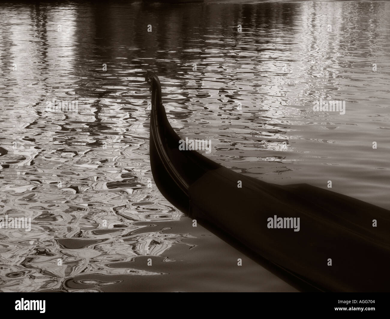 Venice gondola water level hi-res stock photography and images - Alamy
