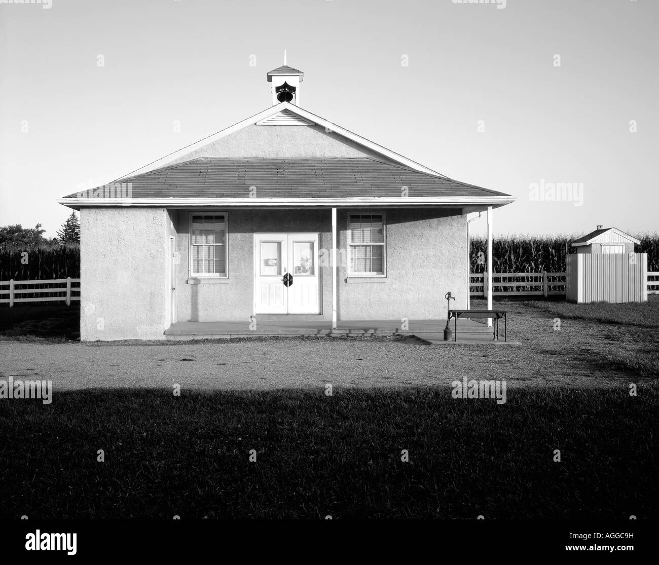 AMISH SCHOOLHOUSE, SCHOOLHOUSE ROAD OFF AMISH ROAD, LANCASTER COUNTY, PENNSYLVANIA, USA Stock Photo