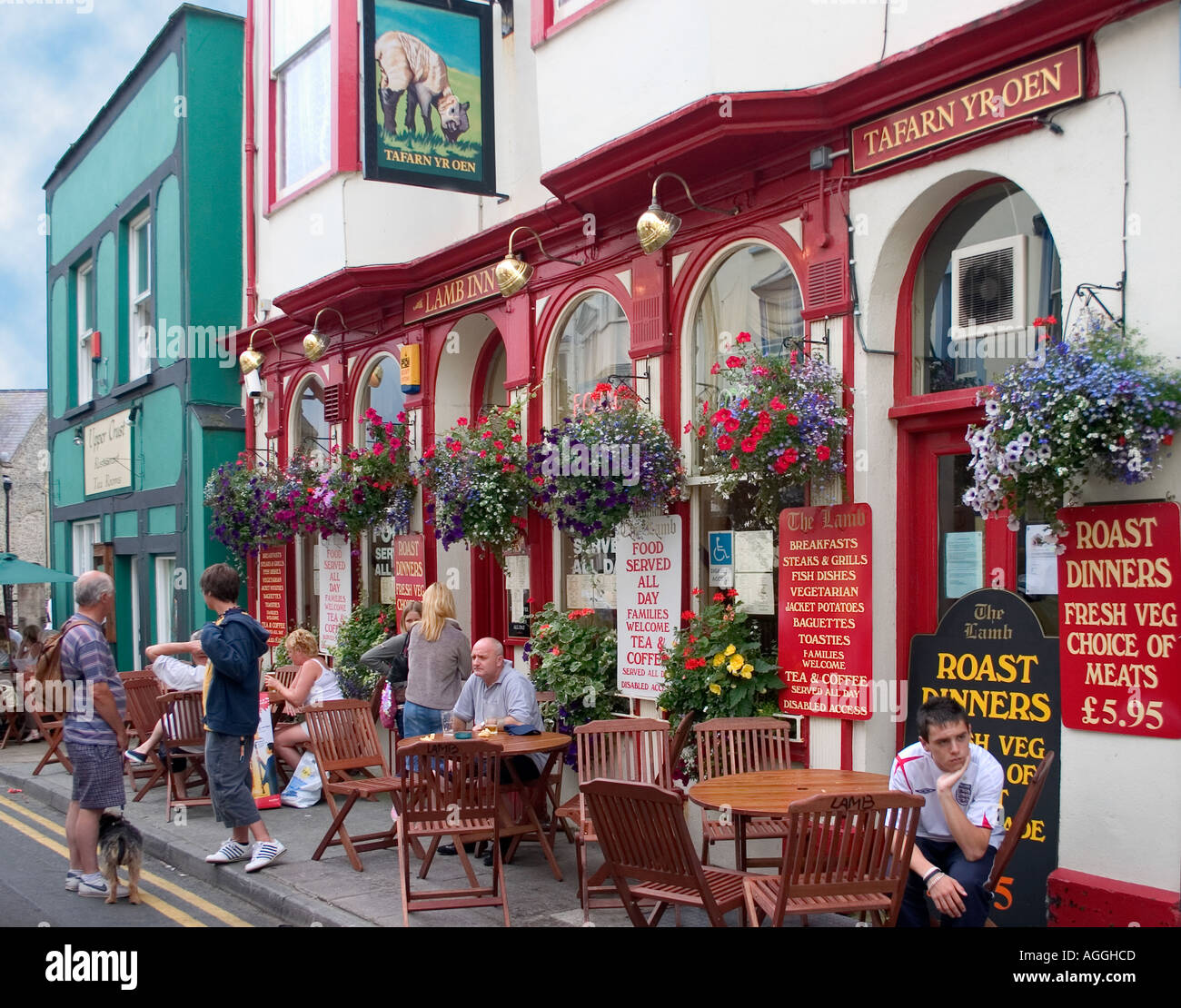 Tenby Pub High Resolution Stock Photography and Images Alamy