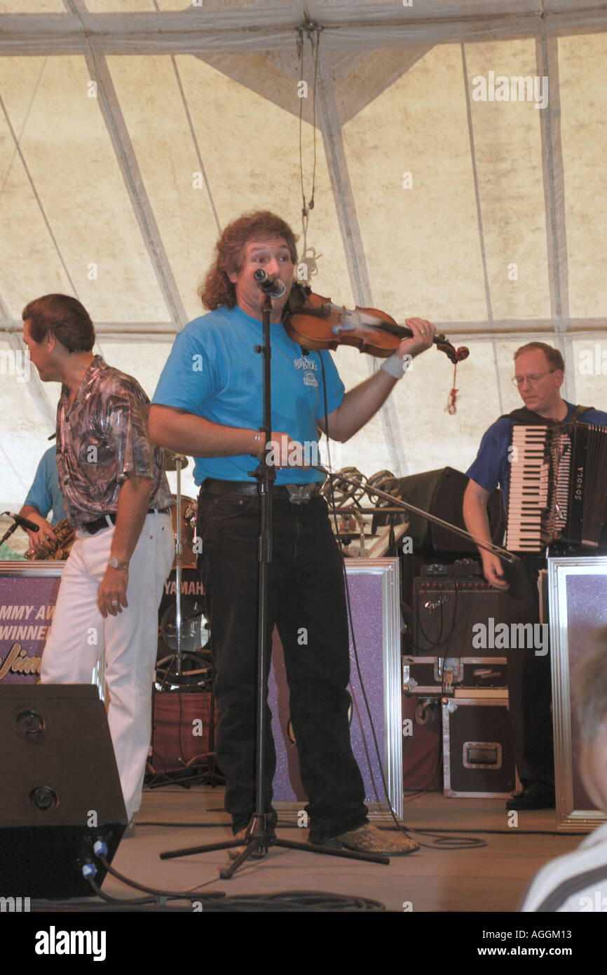 Singing and playing the fiddle at the German Alps Festival Hunter
